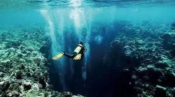 055大驱险遭撞击，95后女舵手勇往直前：干就完了！