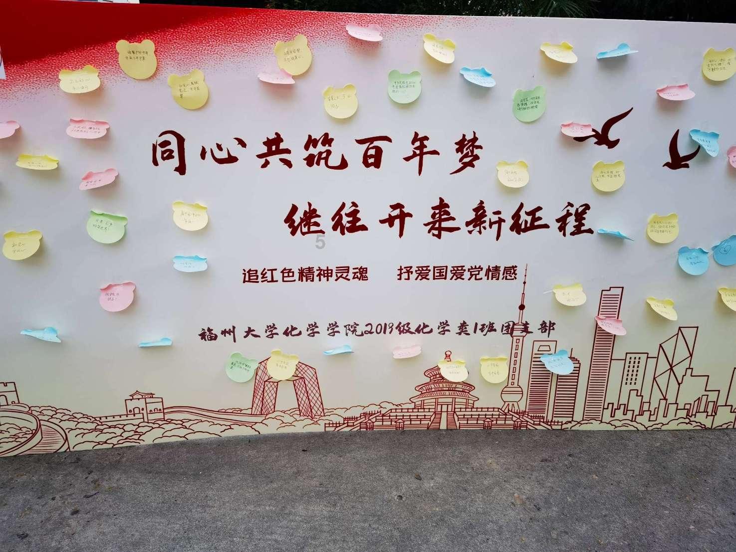 王鹤棣杂志封面尺度大引热议 一身休闲穿搭去医院