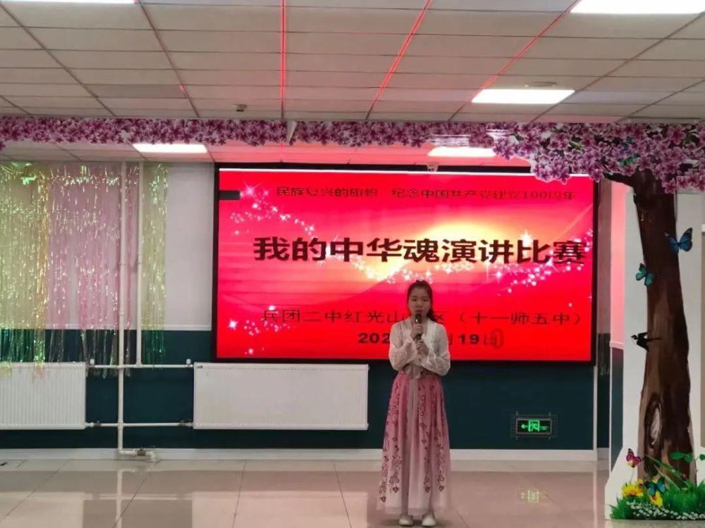 救援受困的长颈鹿