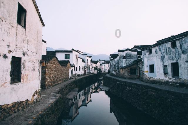 上班路上摔倒受伤休息有工资吗，职工休病假需要提供什么证明材料才能享受病假工资？游戏画面